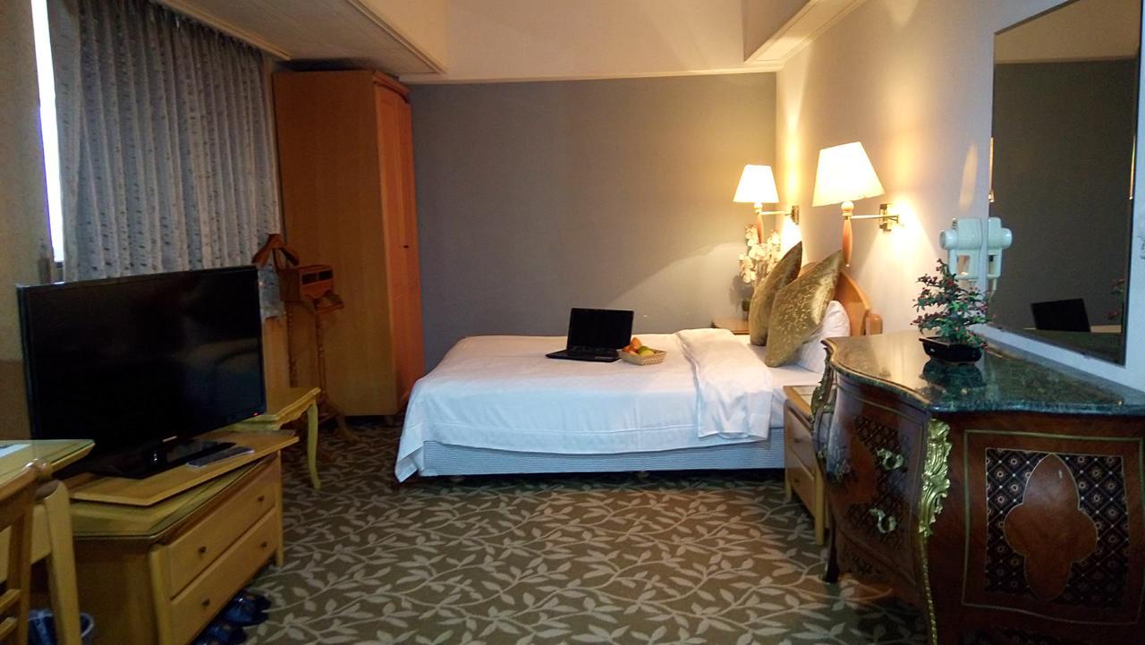 Berkeley Business Hotel Zhongzheng Kota Hsinchu Bagian luar foto