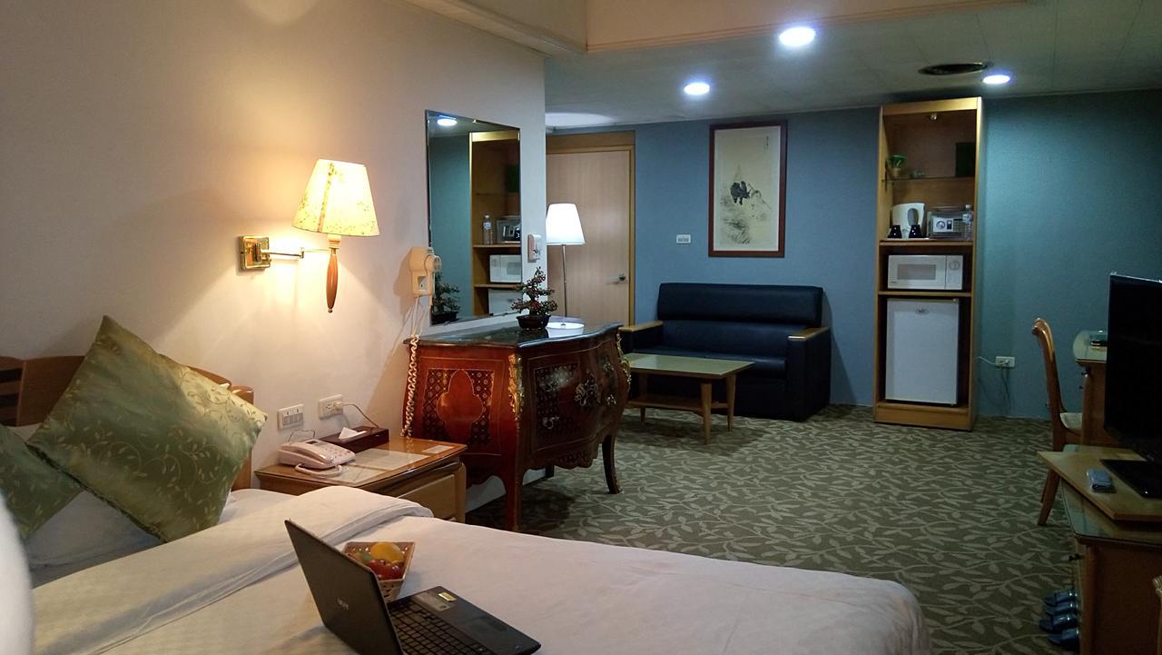 Berkeley Business Hotel Zhongzheng Kota Hsinchu Bagian luar foto