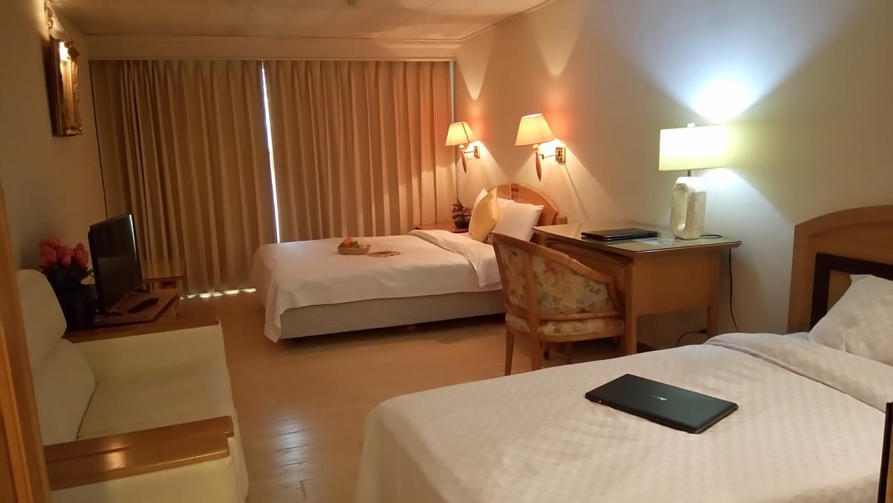 Berkeley Business Hotel Zhongzheng Kota Hsinchu Bagian luar foto