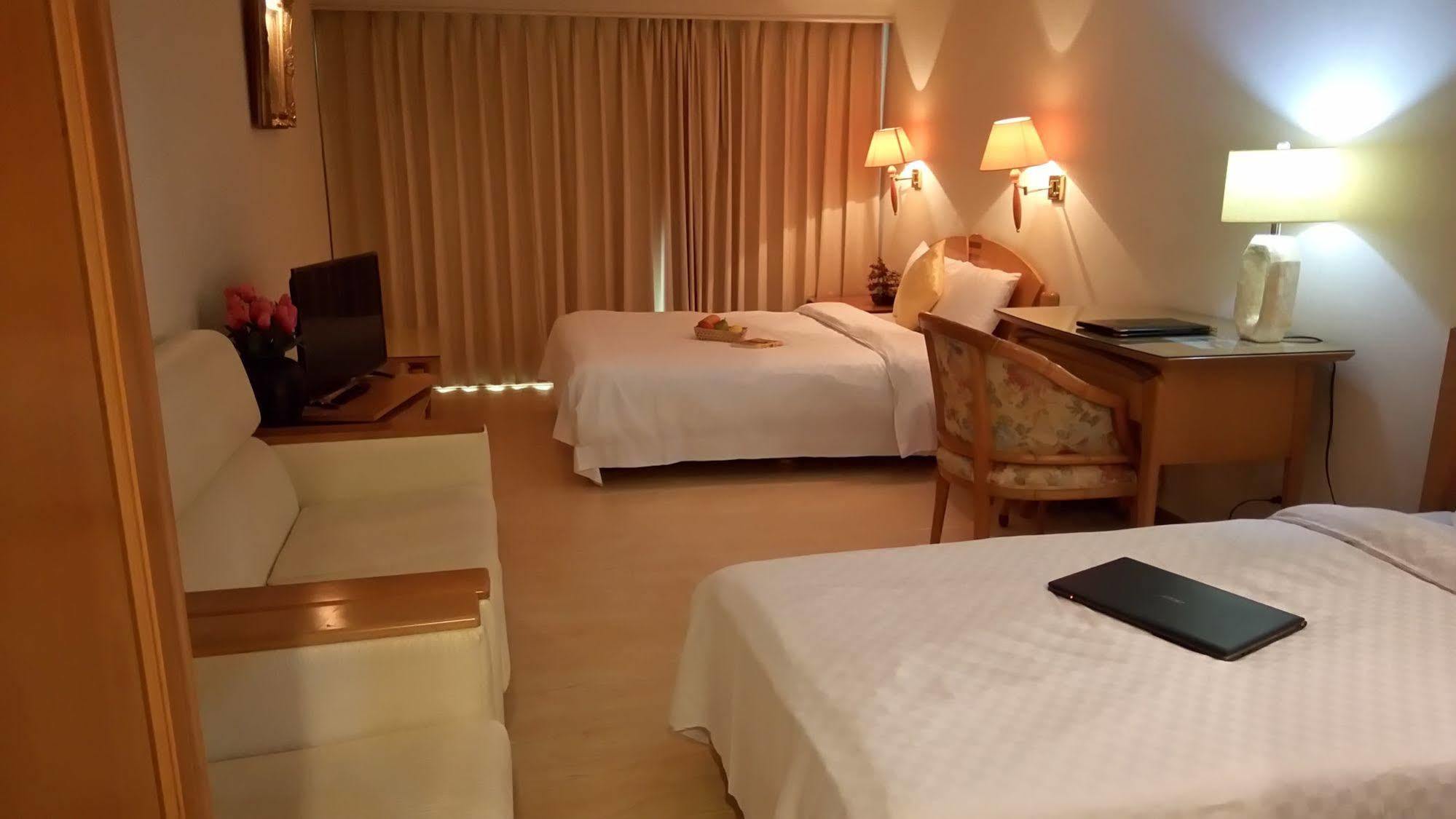 Berkeley Business Hotel Zhongzheng Kota Hsinchu Bagian luar foto