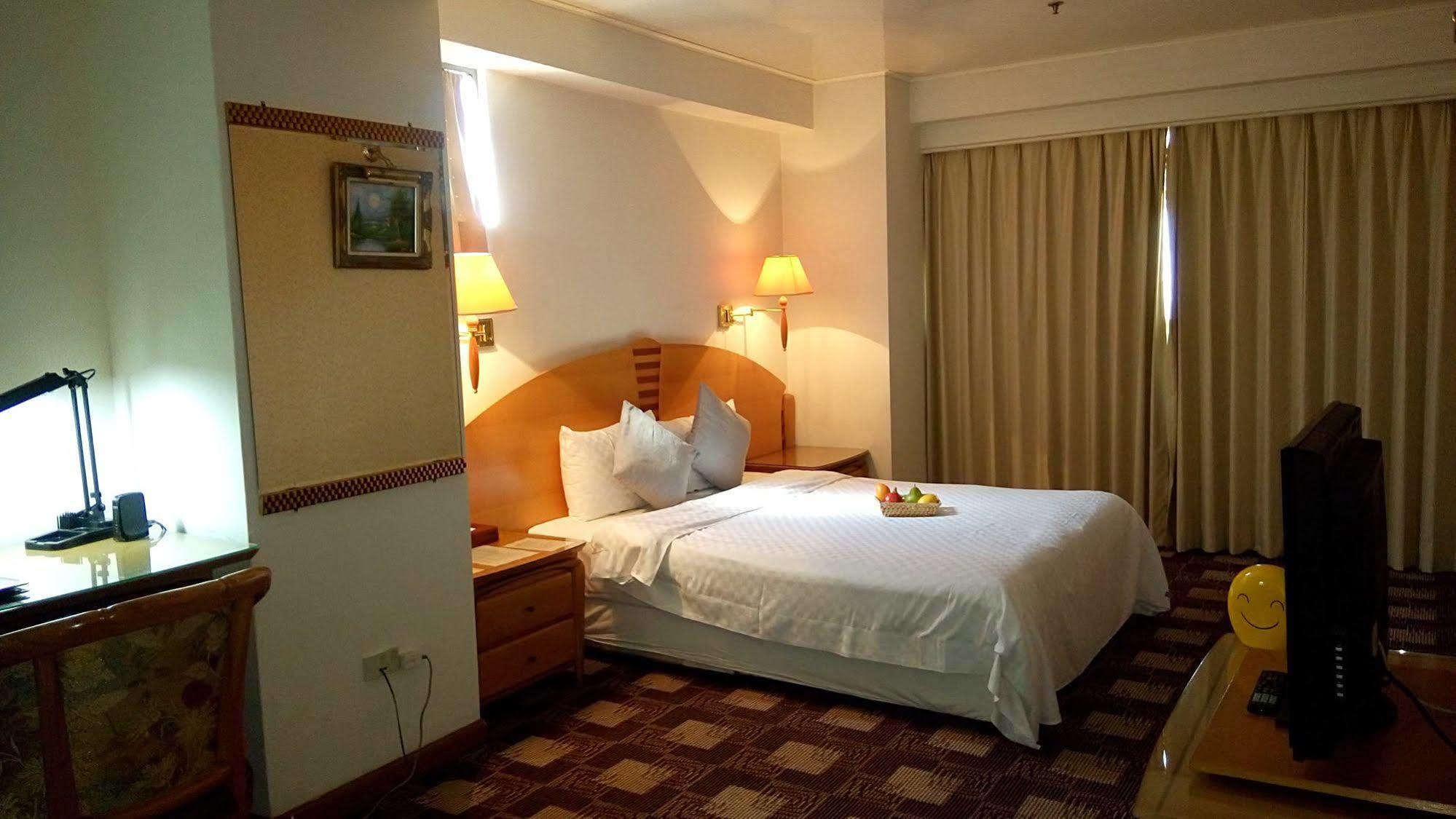 Berkeley Business Hotel Zhongzheng Kota Hsinchu Bagian luar foto