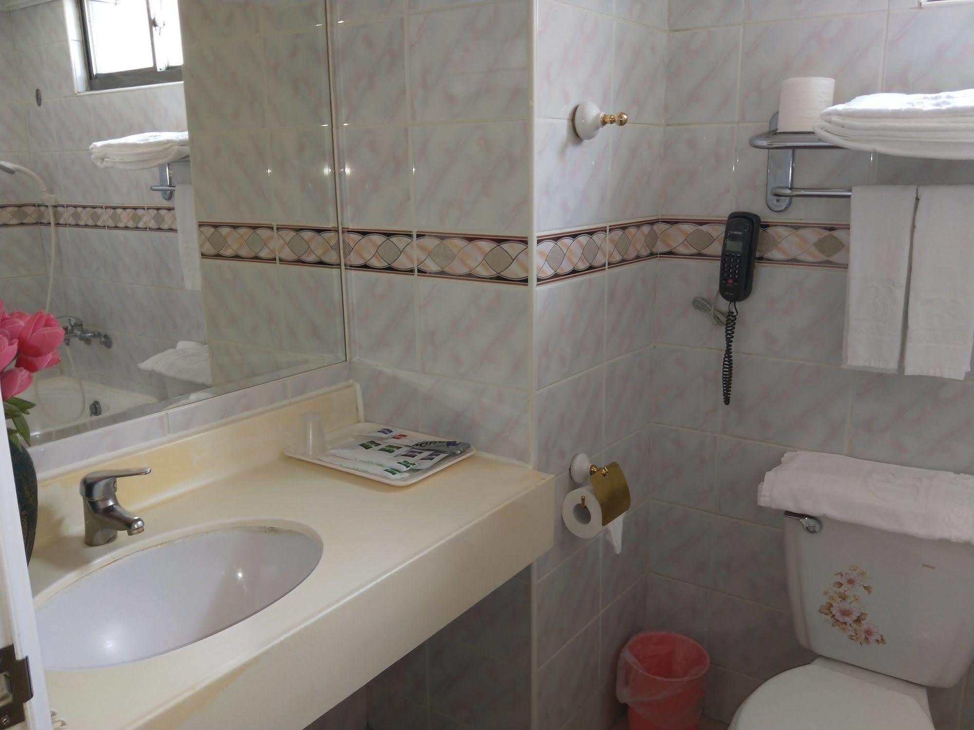 Berkeley Business Hotel Zhongzheng Kota Hsinchu Bagian luar foto