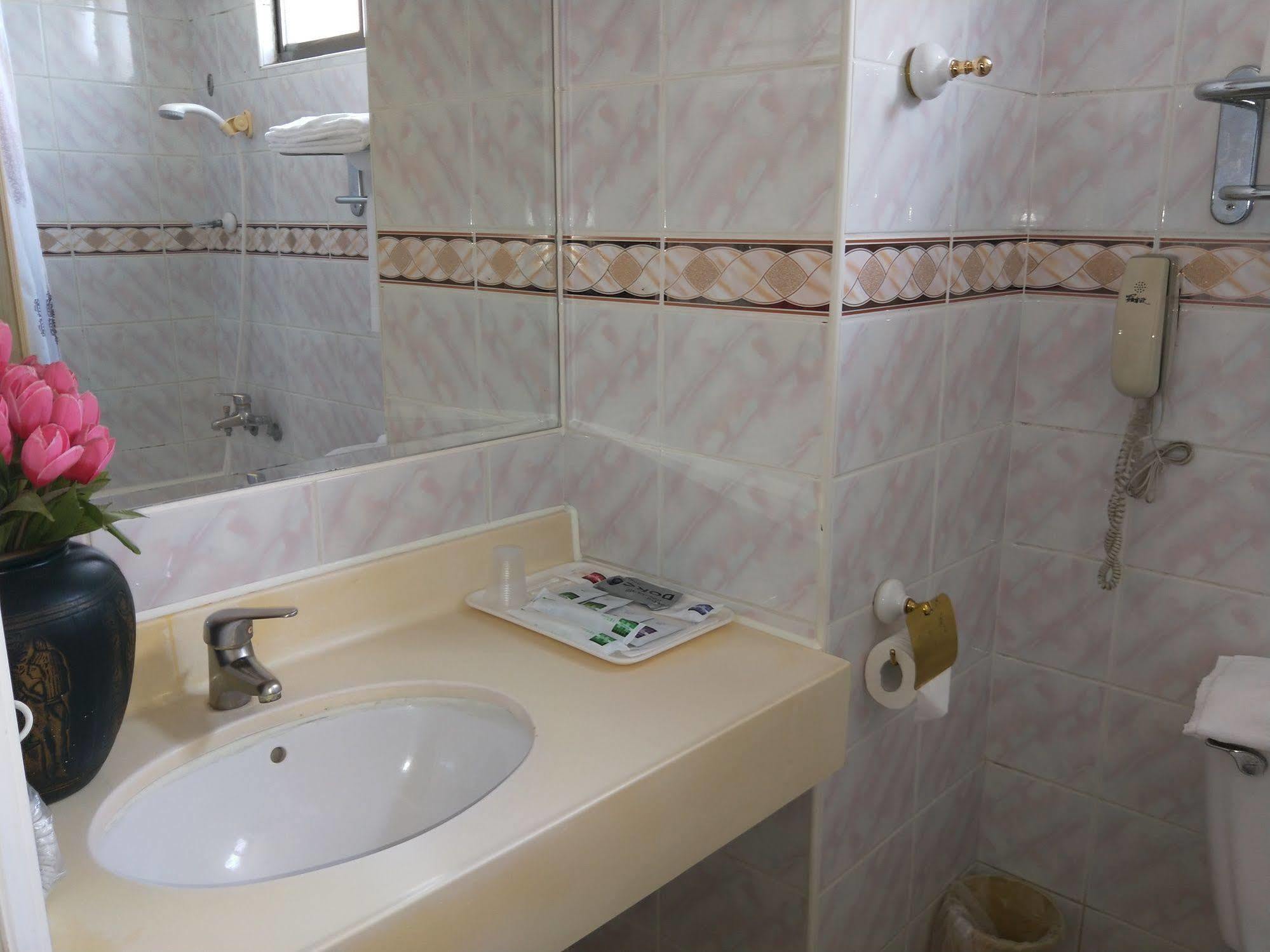 Berkeley Business Hotel Zhongzheng Kota Hsinchu Bagian luar foto