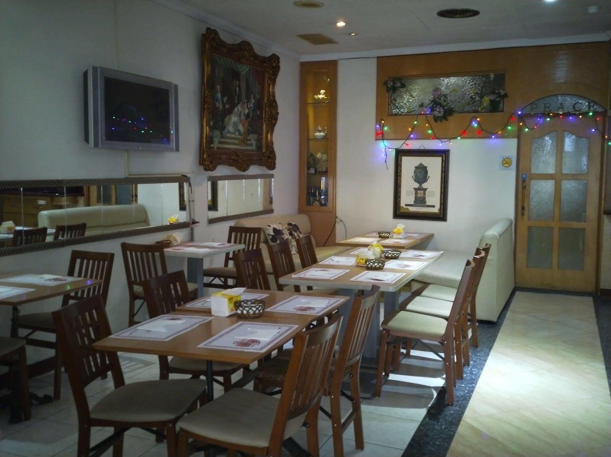 Berkeley Business Hotel Zhongzheng Kota Hsinchu Bagian luar foto