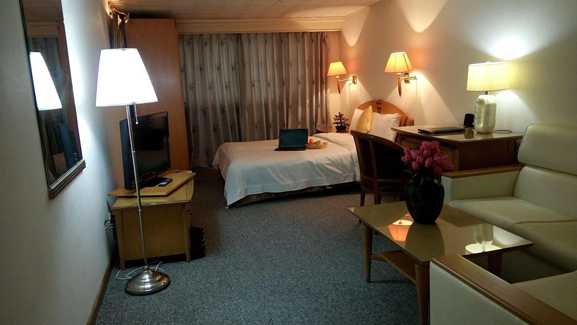 Berkeley Business Hotel Zhongzheng Kota Hsinchu Bagian luar foto