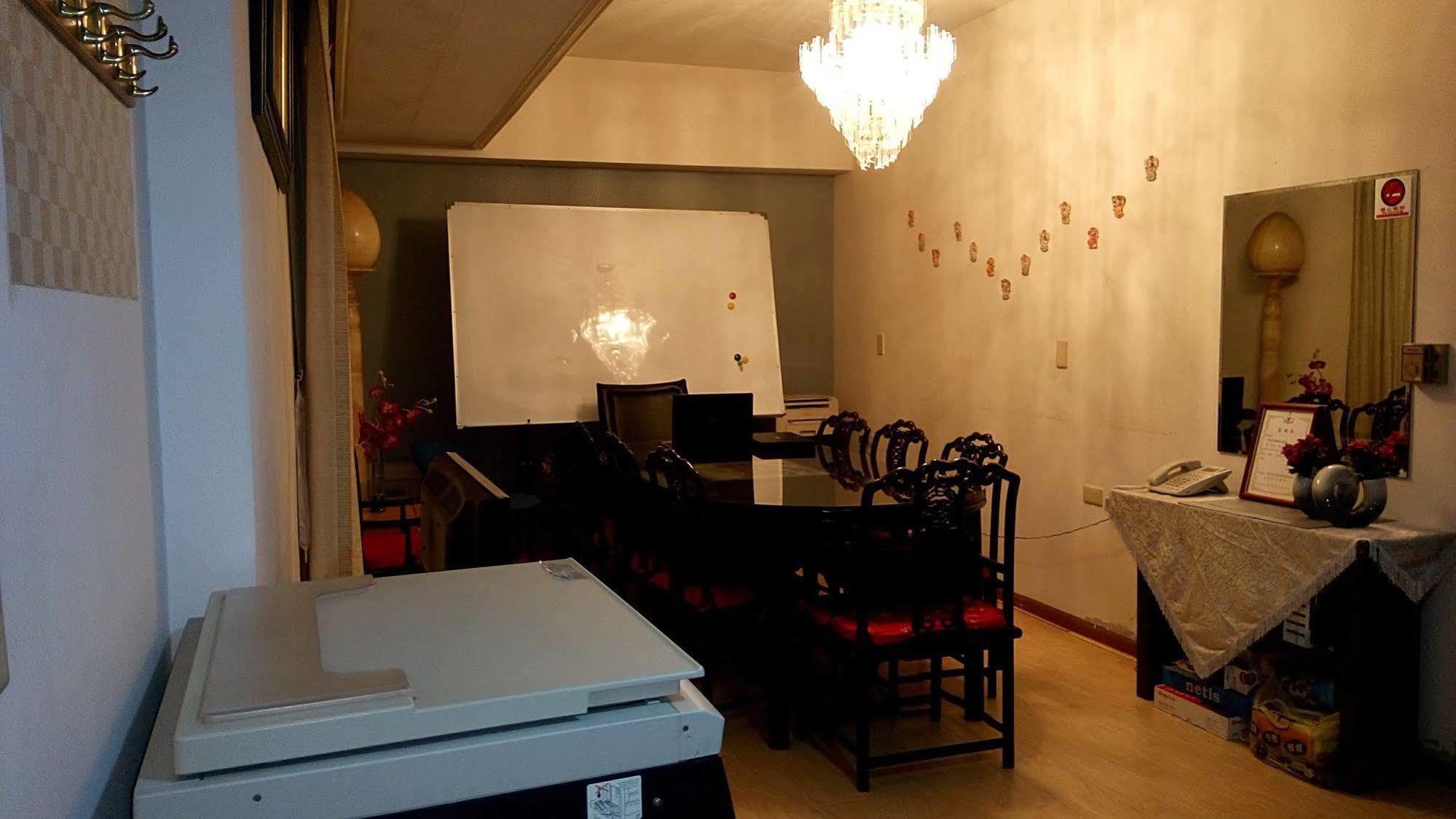 Berkeley Business Hotel Zhongzheng Kota Hsinchu Bagian luar foto