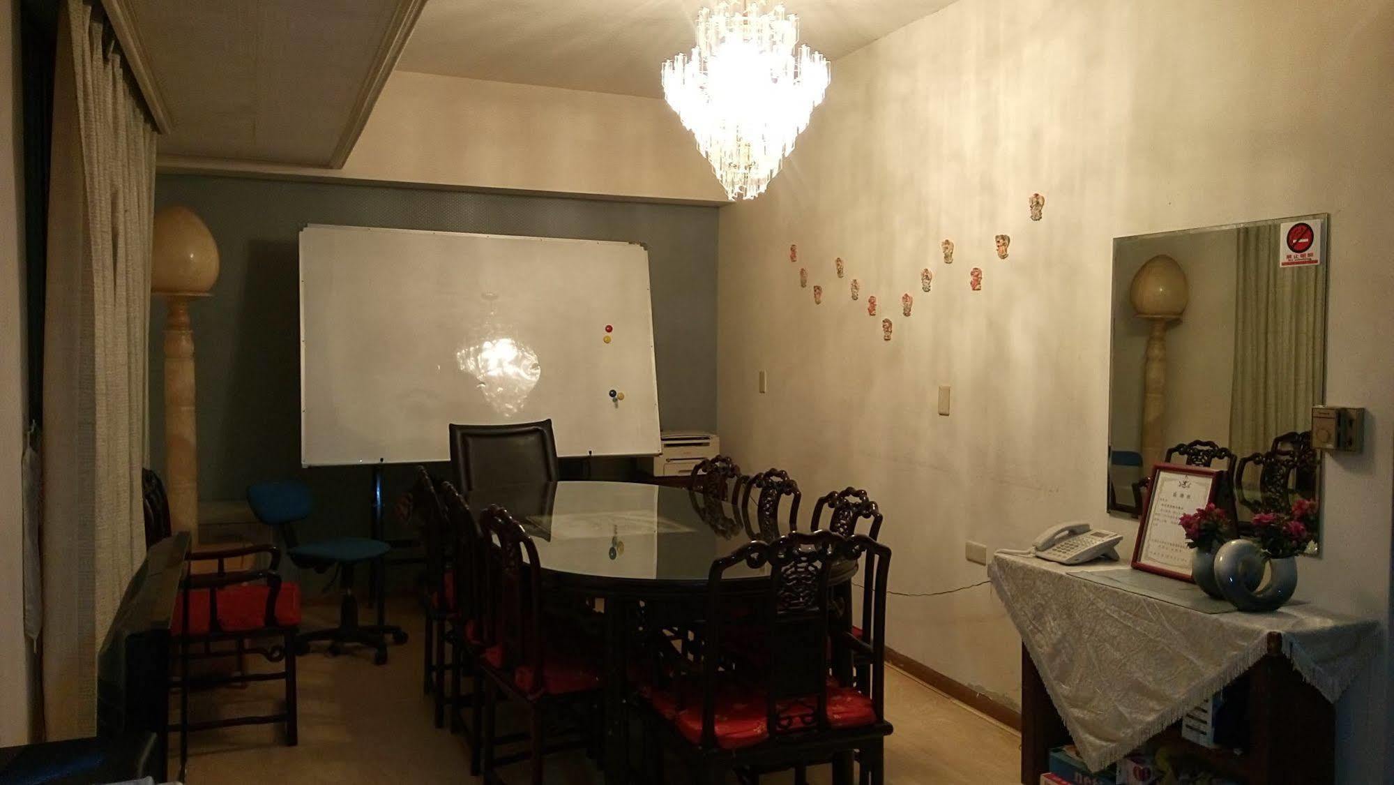 Berkeley Business Hotel Zhongzheng Kota Hsinchu Bagian luar foto
