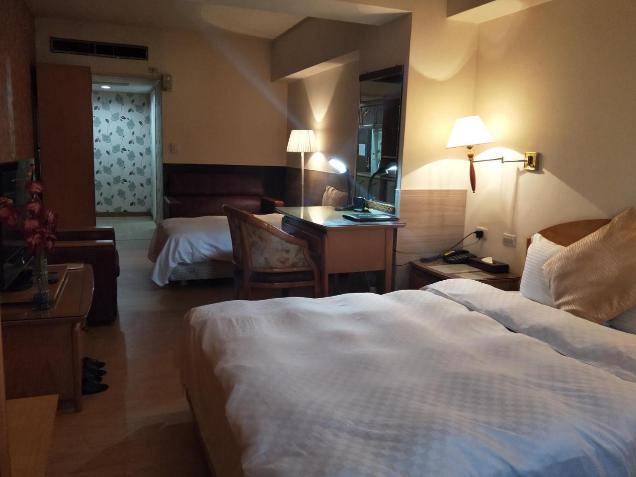 Berkeley Business Hotel Zhongzheng Kota Hsinchu Bagian luar foto
