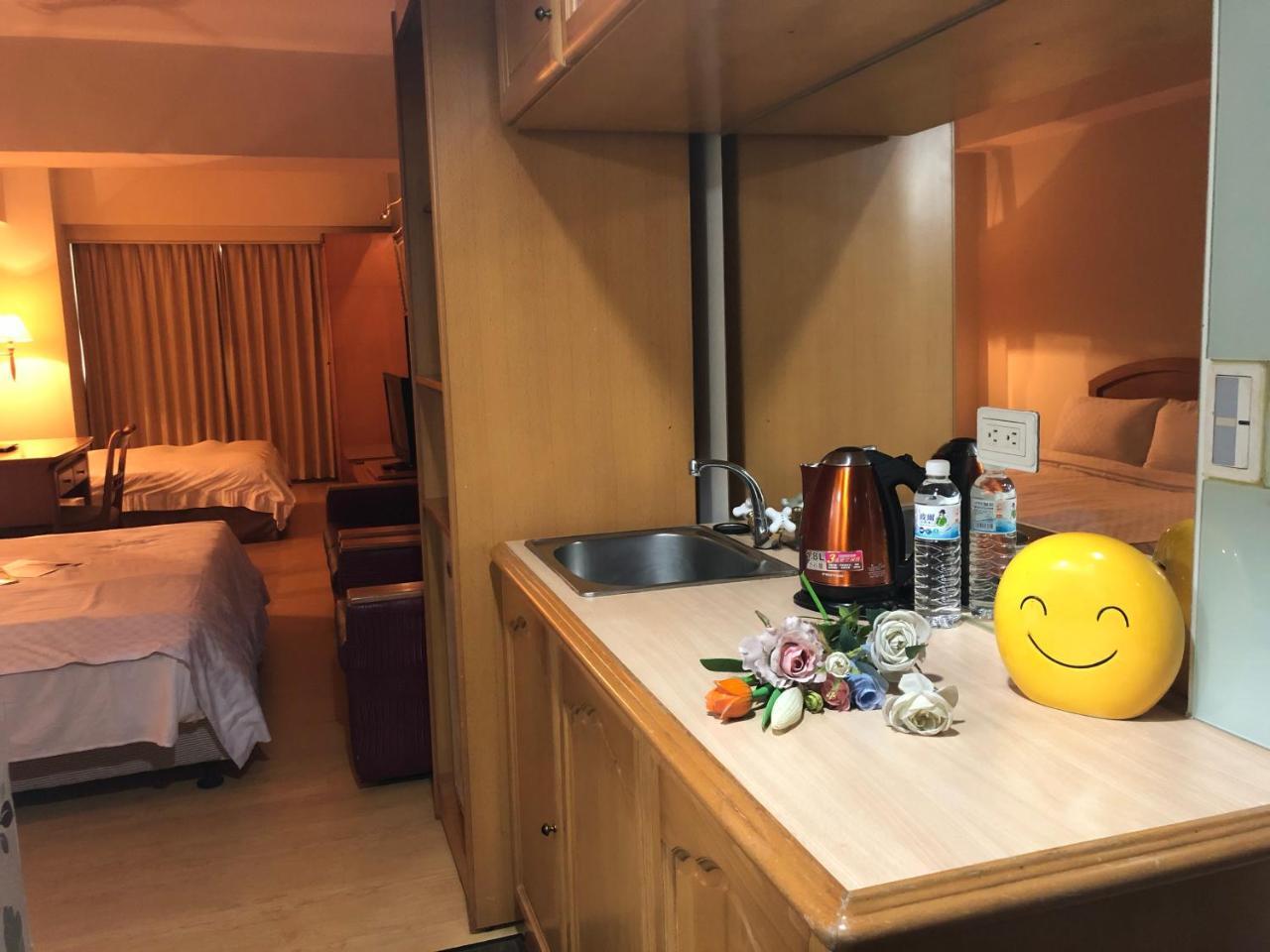 Berkeley Business Hotel Zhongzheng Kota Hsinchu Bagian luar foto